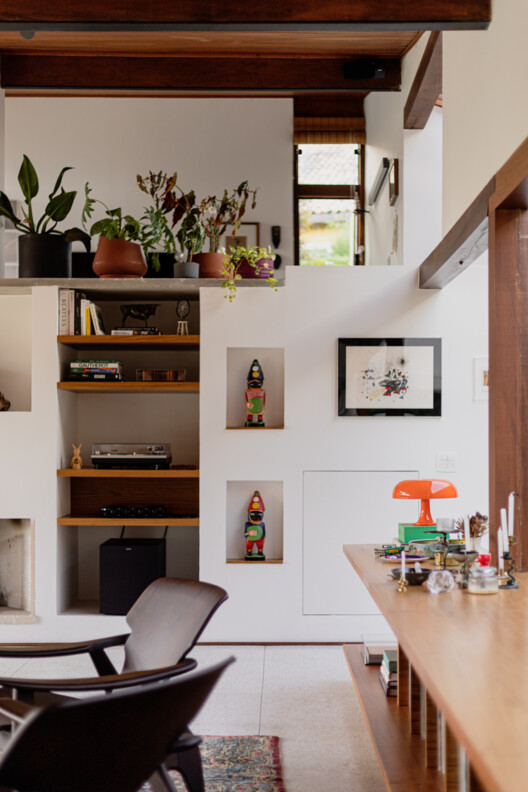 São Roque House / Gema Arquitetura São Roque House / Gema Arquitetura - Interior Photography, Shelving, Wood, Lighting, Chair