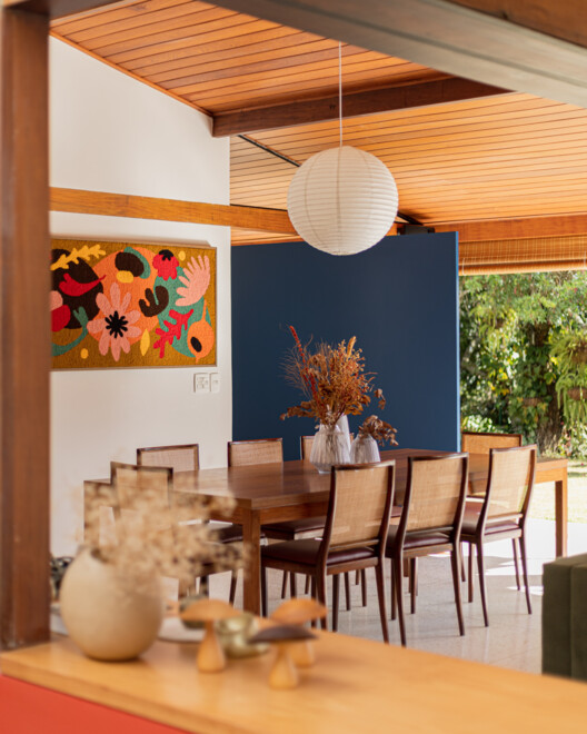 São Roque House / Gema Arquitetura São Roque House / Gema Arquitetura - Interior Photography, Dining room, Wood, Table, Lighting, Chair