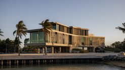 Van der Vlugt Residence / [STRANG]