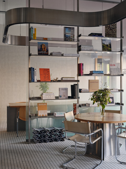 Cafeteria Atmospheric Urban Cafe / SNOB Architects - Fotografia de Interiores, Cozinha, Cadeira