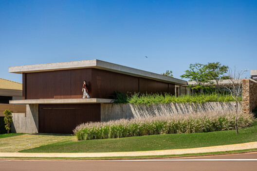 Swing House / lb+mr - Exterior Photography, Garden, Courtyard