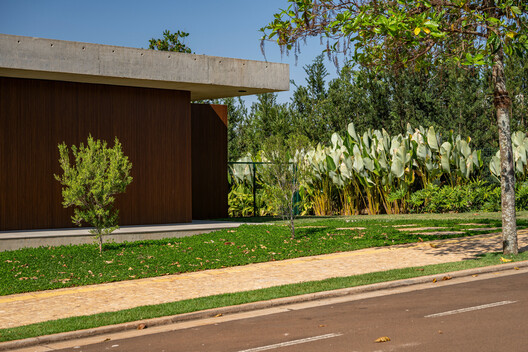 Swing House / lb+mr - Exterior Photography, Garden