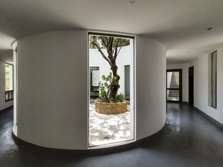 How to Frame the Landscape: Design Strategies in Residential Architecture - More Images