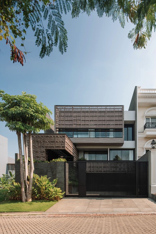 JT Residence / Wahana Architects - Houses