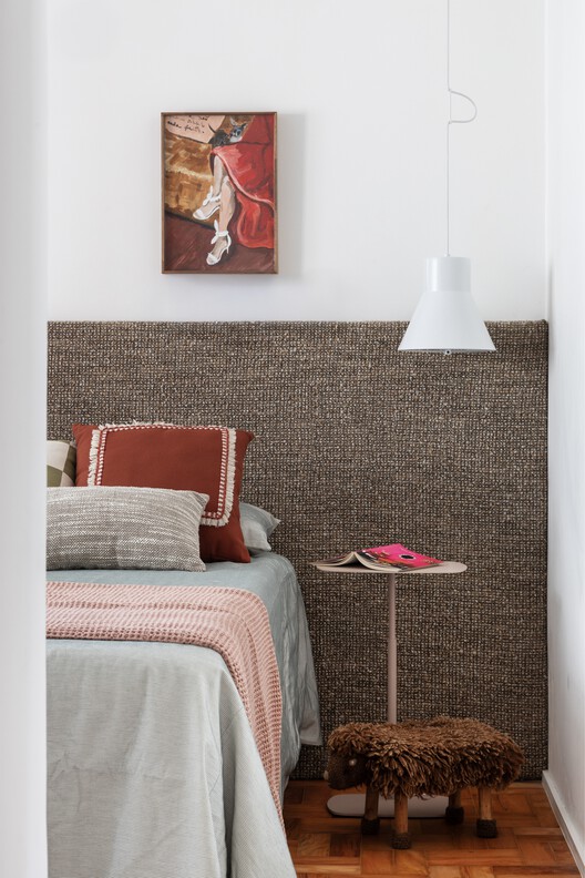 Araruama Apartment / Estúdio OLO - Interior Photography, Bedroom, Bed