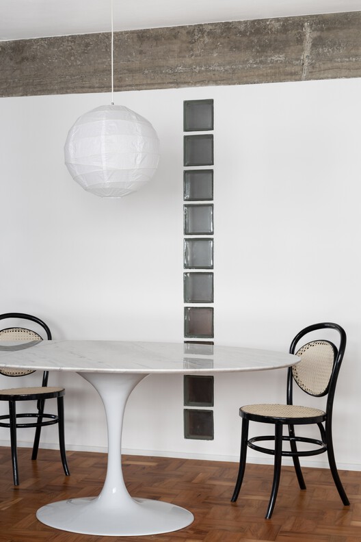 Araruama Apartment / Estúdio OLO - Interior Photography, Wood, Chair