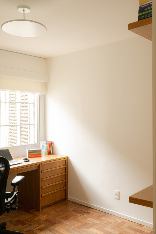 Apartamento Morgado de Mateus / Guido Otero Arquitetura + Gabriel César Arquitetura Apartamento Morgado de Mateus / Guido Otero Arquitetura + Gabriel César Arquitetura - Fotografía interior, Madera, Iluminación