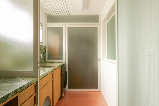 Apartamento Morgado de Mateus / Guido Otero Arquitetura + Gabriel César Arquitetura Apartamento Morgado de Mateus / Guido Otero Arquitetura + Gabriel César Arquitetura - Fotografía interior, Madera, Vidrio