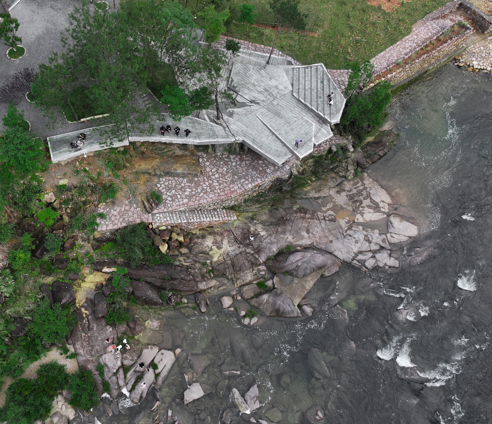 Fujian Wuyi Mountain National Park Moon Bay Observation Deck / CLAB Architects