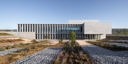 Facultad de Turismo de Malága / VAILLO + ARCHITECTS Facultad de Turismo de Malága / VAILLO + ARCHITECTS - Fotografía exterior, Concreto