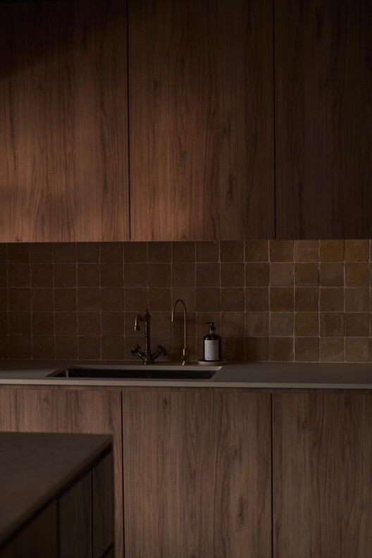 In a Park Apartment / L Architects - Image 18 of 25