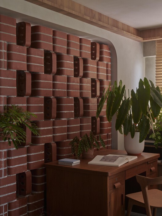 In a Park Apartment / L Architects - Interior Photography, Living Room, Brick