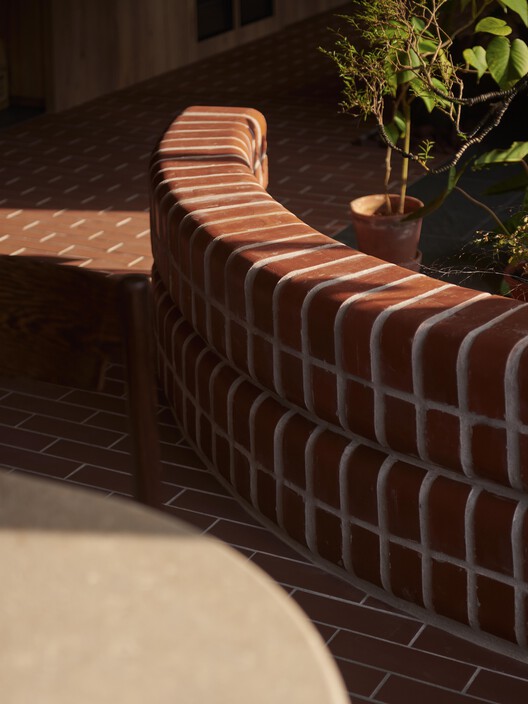 In a Park Apartment / L Architects - Interior Photography, Brick