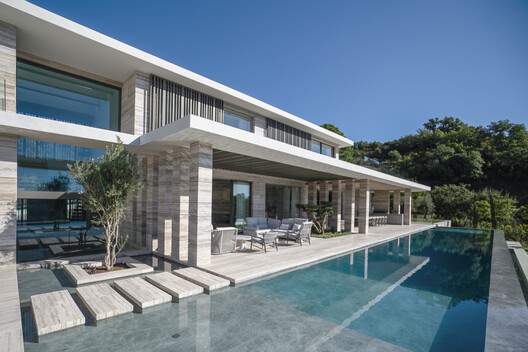 ARK Architects: Quiet Monumentality and Dialogue with Landscape ARK Architects: Quiet Monumentality and Dialogue with Landscape - Image 9 of 20