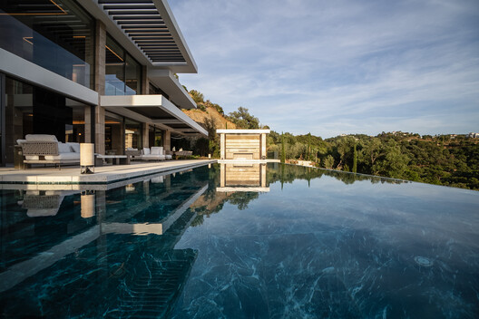 ARK Architects: Quiet Monumentality and Dialogue with Landscape ARK Architects: Quiet Monumentality and Dialogue with Landscape - Image 2 of 20