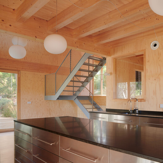 Casa CLO / Alventosa Morell Arquitectes  - Fotografia de Interiores, Cozinha, Madeira, Iluminação, Bancada, Vidro