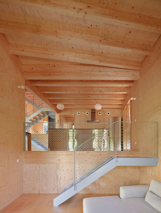 Casa CLO / Alventosa Morell Arquitectes  - Fotografia de Interiores, Madeira, Corrimão, Viga