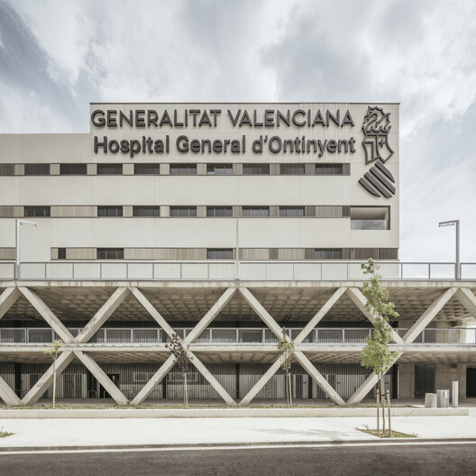 New Ontinyent Hospital / Contell-Martínez Arquitectos + Manuel Vega Arquitectos New Ontinyent Hospital / Contell-Martínez Arquitectos + Manuel Vega Arquitectos - Image 2 of 21