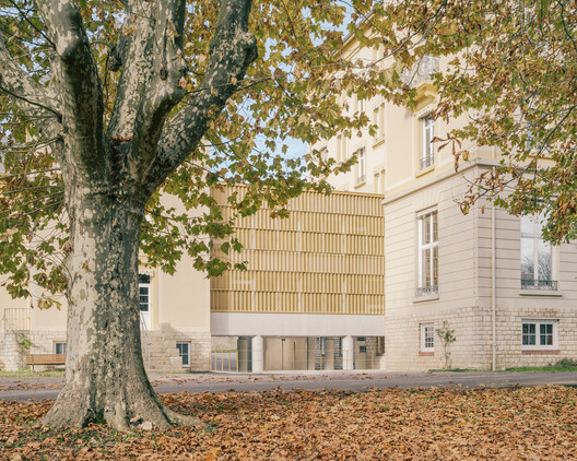 Connecting Gallery for the Les Verdaines Retirement Home / Agence Vulcano-Gibello - Exterior Photography