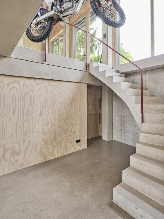 House with Crane and Fan / Alex Lehnerer Architekten - Interior Photography, Stairs