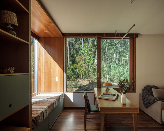 Mirzé Refuge / Estúdio HAA! - Interior Photography, Bedroom, Wood, Glass, Chair