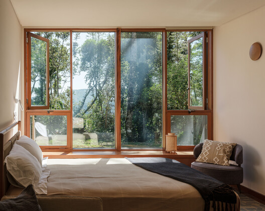 Mirzé Refuge / Estúdio HAA! - Interior Photography, Bedroom, Wood, Glass