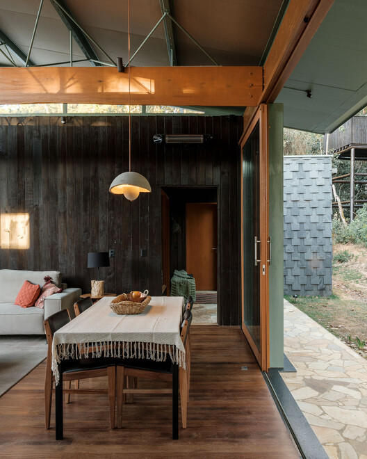 Mirzé Refuge / Estúdio HAA! - Interior Photography, Wood, Table, Chair, Lighting, Glass