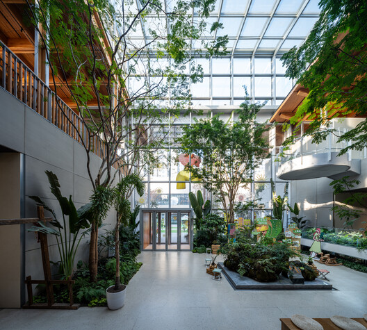 CHUNXI Marketplace and GULANG Gymnasium / Atelier Z+ CHUNXI Marketplace and GULANG Gymnasium / Atelier Z+ - Exterior Photography, Glass, Balcony