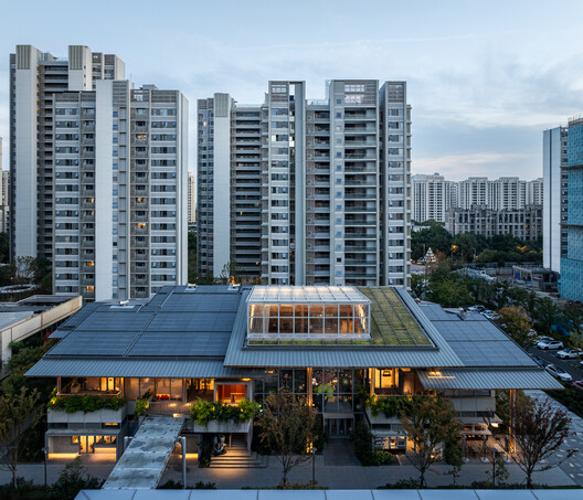 CHUNXI Marketplace and GULANG Gymnasium / Atelier Z+ CHUNXI Marketplace and GULANG Gymnasium / Atelier Z+ - Exterior Photography, Courtyard