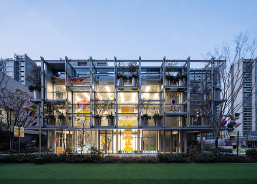 CHUNXI Marketplace and GULANG Gymnasium / Atelier Z+ CHUNXI Marketplace and GULANG Gymnasium / Atelier Z+ - Exterior Photography, Facade, Glass