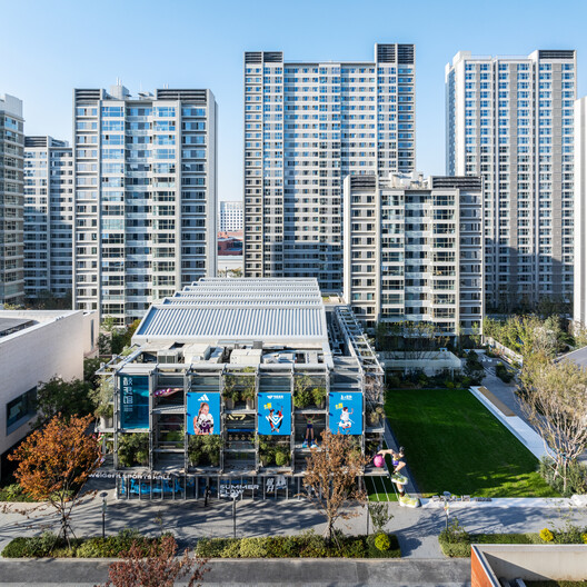 CHUNXI Marketplace and GULANG Gymnasium / Atelier Z+ CHUNXI Marketplace and GULANG Gymnasium / Atelier Z+ - Exterior Photography, Facade