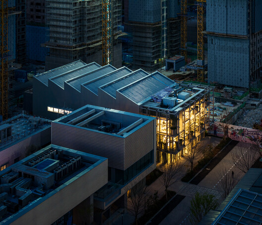 CHUNXI Marketplace and GULANG Gymnasium / Atelier Z+ CHUNXI Marketplace and GULANG Gymnasium / Atelier Z+ - Exterior Photography, Glass