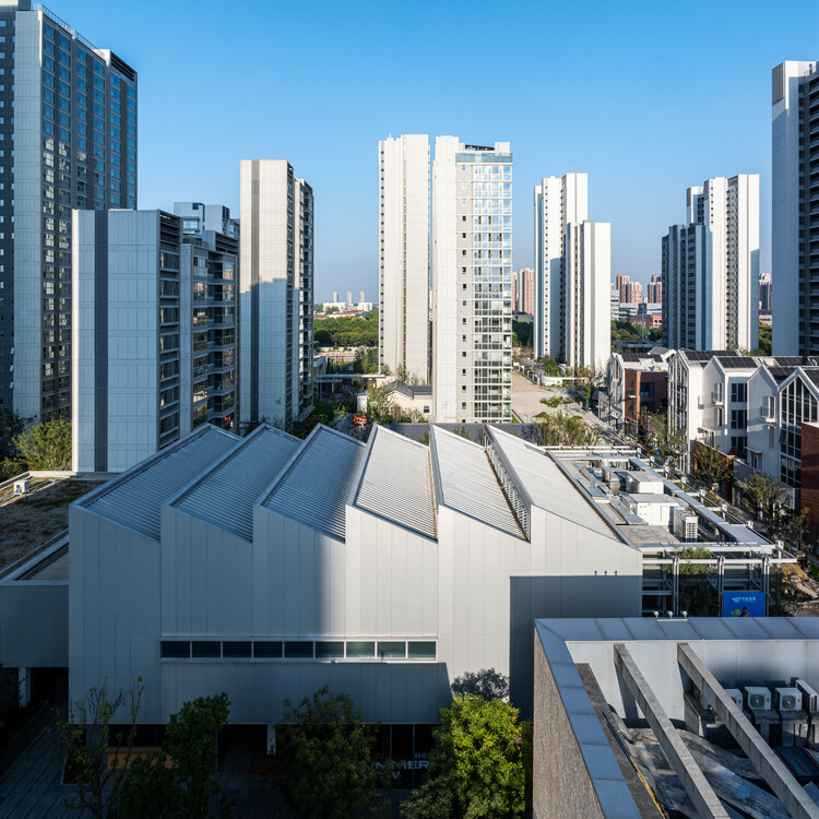 CHUNXI Marketplace and GULANG Gymnasium / Atelier Z+ | ArchDaily