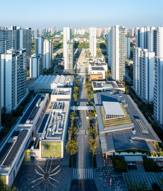 CHUNXI Marketplace and GULANG Gymnasium / Atelier Z+ CHUNXI Marketplace and GULANG Gymnasium / Atelier Z+ - Exterior Photography, Cityscape