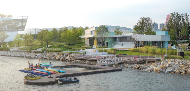 Nerve Lab. Experimental Sports Support Buildings on Double