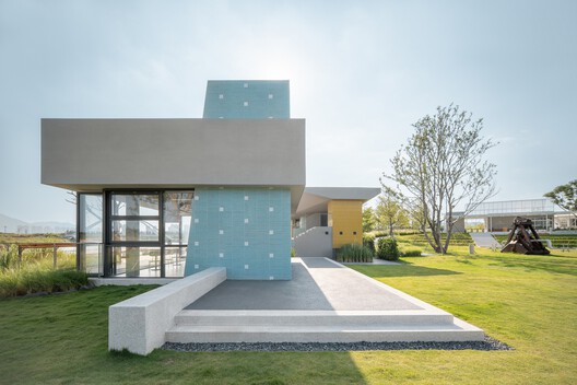 Nerve Lab. Experimental Sports Support Buildings on Double Happiness Island / Studio 10 Nerve Lab. Experimental Sports Support Buildings on Double Happiness Island / Studio 10 - Image 3 of 40