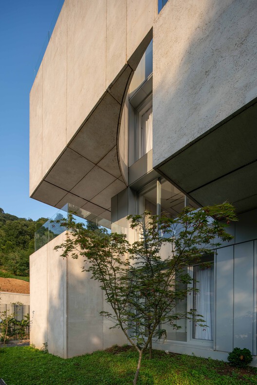 Double Side House / bood design bureau - Exterior Photography, Concrete