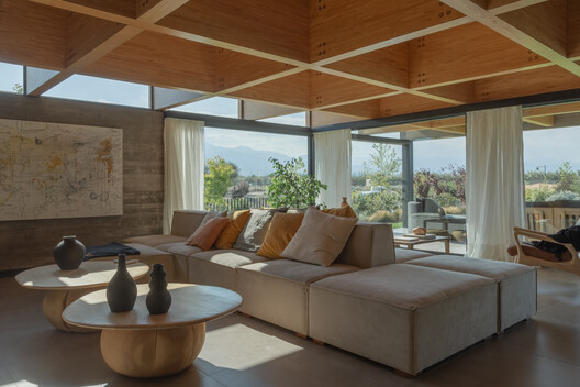 FA House / A4estudio FA House / A4estudio - Fotografía interior, Sala de estar, Madera, Mesas, Sillas