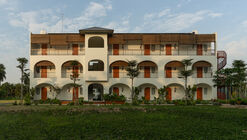 Sadec Garden Hotel / PAU Architects 