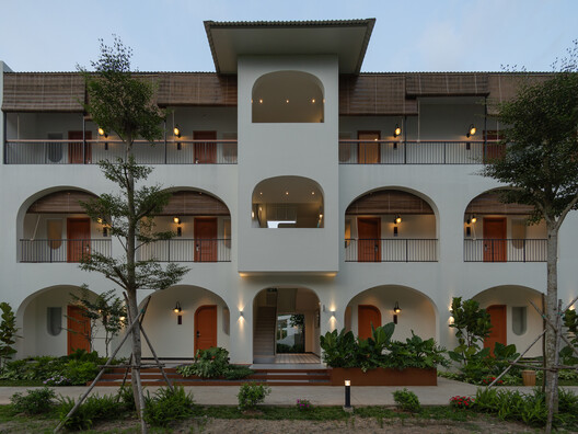 Sadec Garden Hotel / PAU Architects Sadec Garden Hotel / PAU Architects - Exterior Photography, Balcony, Courtyard