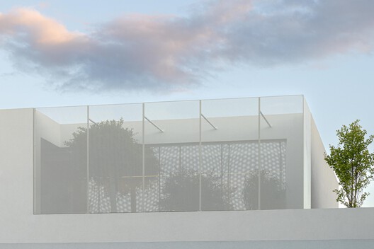 Casa Branca Minimalista  / Arquitetura.501 - Fotografia de Exterior