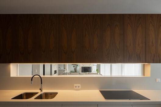 Casa Branca Minimalista  / Arquitetura.501 - Fotografia de Interiores, Cozinha, Madeira, Bancada, Vidro