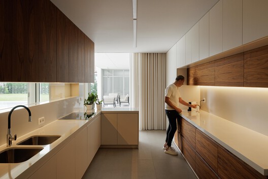 Casa Branca Minimalista  / Arquitetura.501 - Fotografia de Interiores, Cozinha, Madeira, Bancada