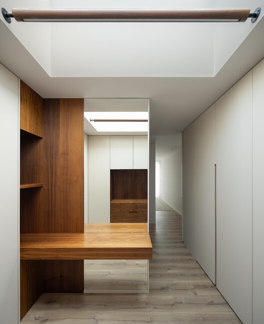 Casa Branca Minimalista  / Arquitetura.501 - Fotografia de Interiores, Madeira