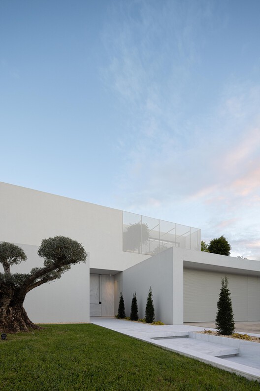 Casa Branca Minimalista  / Arquitetura.501 - Imagem 8 de 38