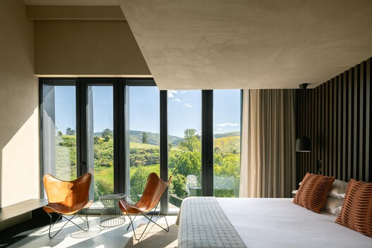 Casa Refugio TerraSense Mountain / Atelier DRK Casa Refugio TerraSense Mountain / Atelier DRK - Fotografía interior, Dormitorio, Camas