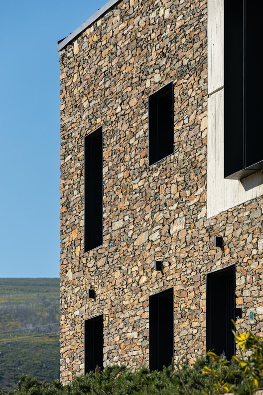 Casa Refugio TerraSense Mountain / Atelier DRK Casa Refugio TerraSense Mountain / Atelier DRK - Fotografía exterior