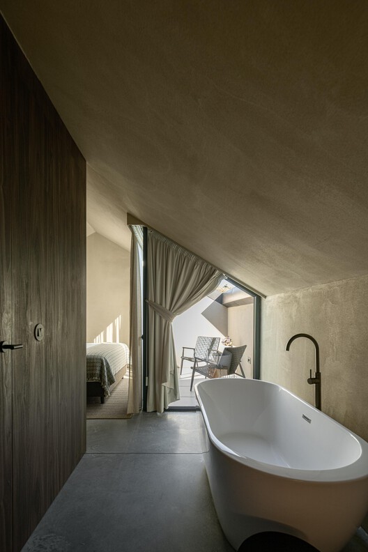 Casa Refugio TerraSense Mountain / Atelier DRK Casa Refugio TerraSense Mountain / Atelier DRK - Fotografía interior, Baño, Tinas