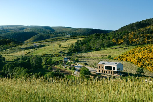 Casa Refugio TerraSense Mountain / Atelier DRK Casa Refugio TerraSense Mountain / Atelier DRK - Fotografía exterior