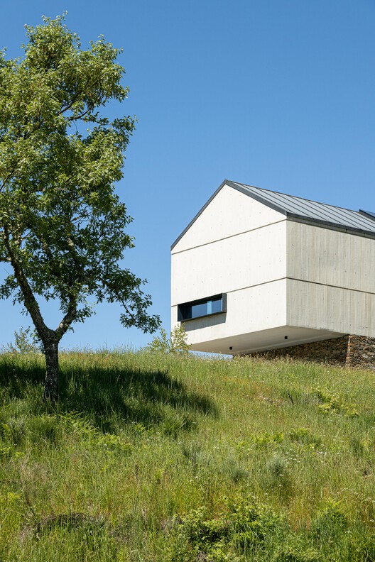 Casa Refugio TerraSense Mountain / Atelier DRK Casa Refugio TerraSense Mountain / Atelier DRK - Fotografía exterior